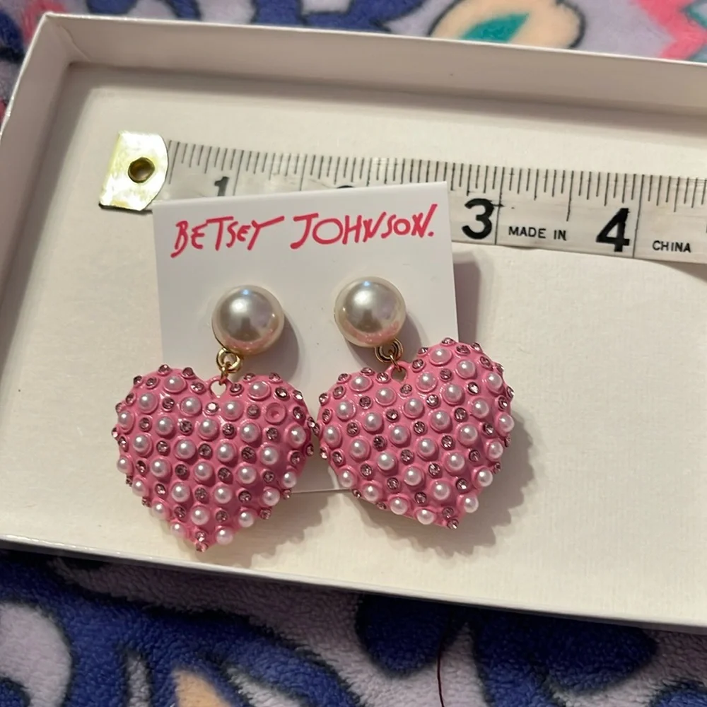 Betsy Johnson pierced earrings - Picture 1 of 2